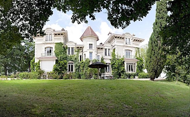 ENCHÈRES – Dans la magie du château d’Arcangues : 500 lots à saisir